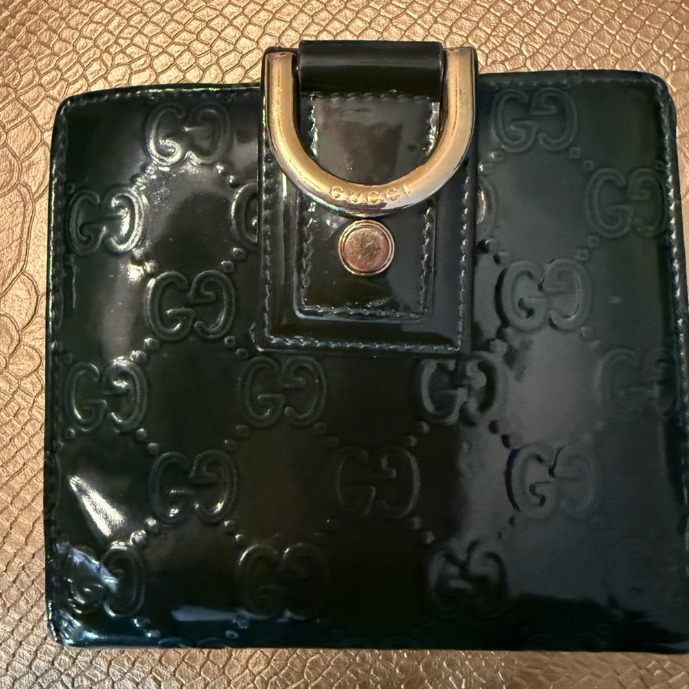 Gucci short wallet